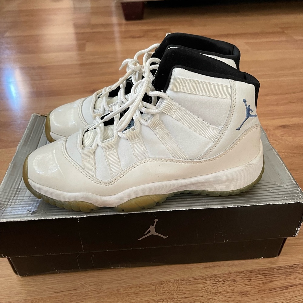 Air Jordan 11 “Columbia” 2000